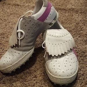 Women's golf shoes